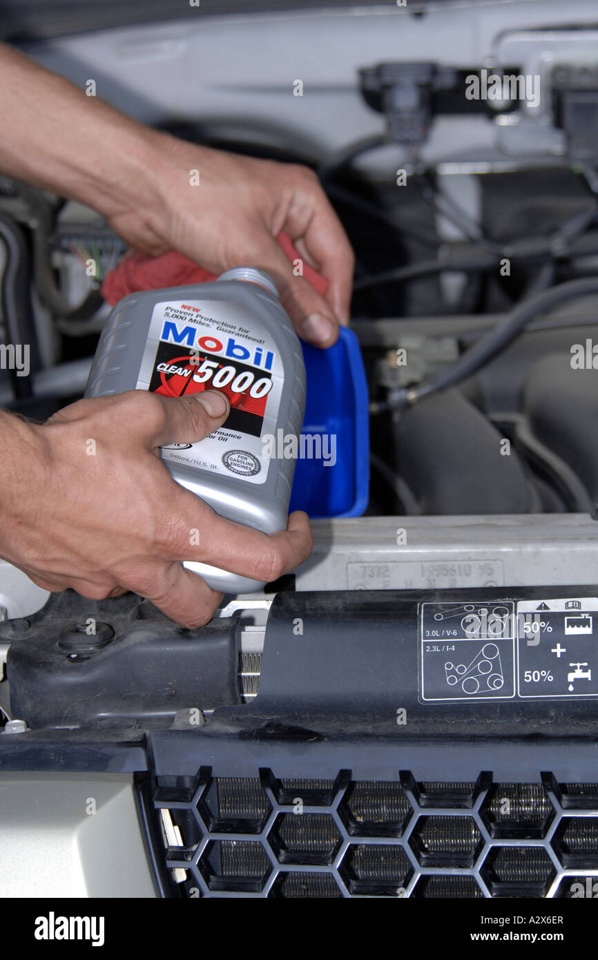 Quick change garage hires stock photography and images Alamy