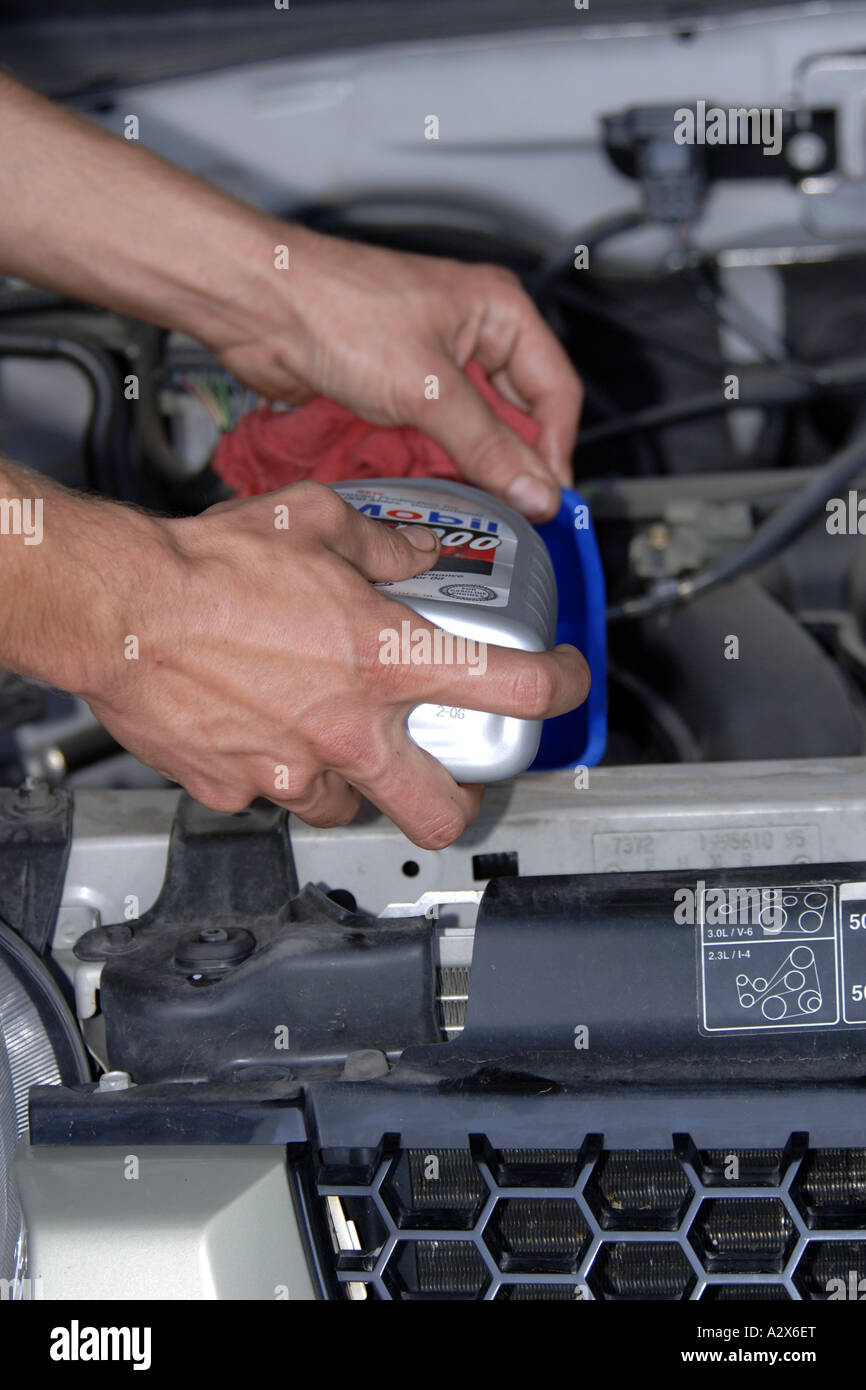 Quick change garage hires stock photography and images Alamy