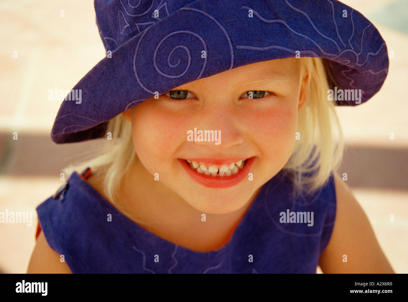 Outdoor portrait of little girl Stock Photo - Alamy