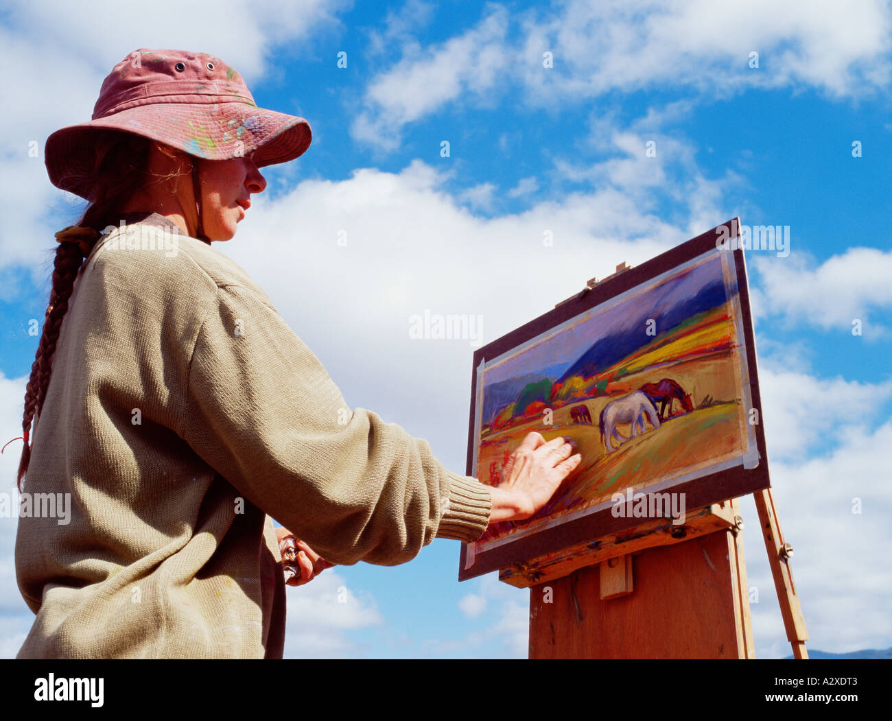 Women working outdoors hi-res stock photography and images - Alamy