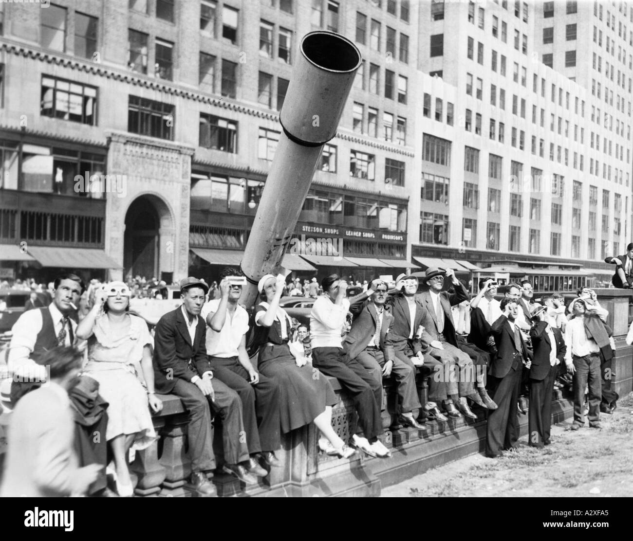 In the late afternoon of 31 August 1932 New Yorkers on Fifth Avenue had the opportunity to watch the ever fascinating phenomenon of a solar eclipse The first known predictions of solar eclipses date from around 2000 BC in Babylon New Yorker beobachten am Spaetnachmittag des 31 August 1932 von der Fifth Avenue aus das immer wieder faszinierende Schauspiel einer Sonnenfinsternis Die ersten ueberlieferten Vorhersagen von Sonnenfinsternissen stammen von babylonischen Astronomen um das Jahr 2000 v Chr Curious Moments S 141 Stock Photo