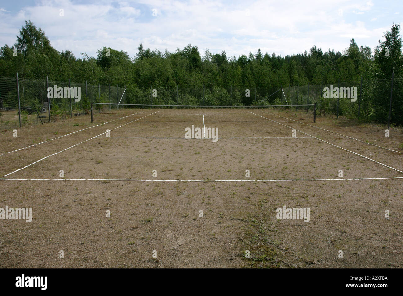 abandoned-tennis-court-A2XFBA.jpg
