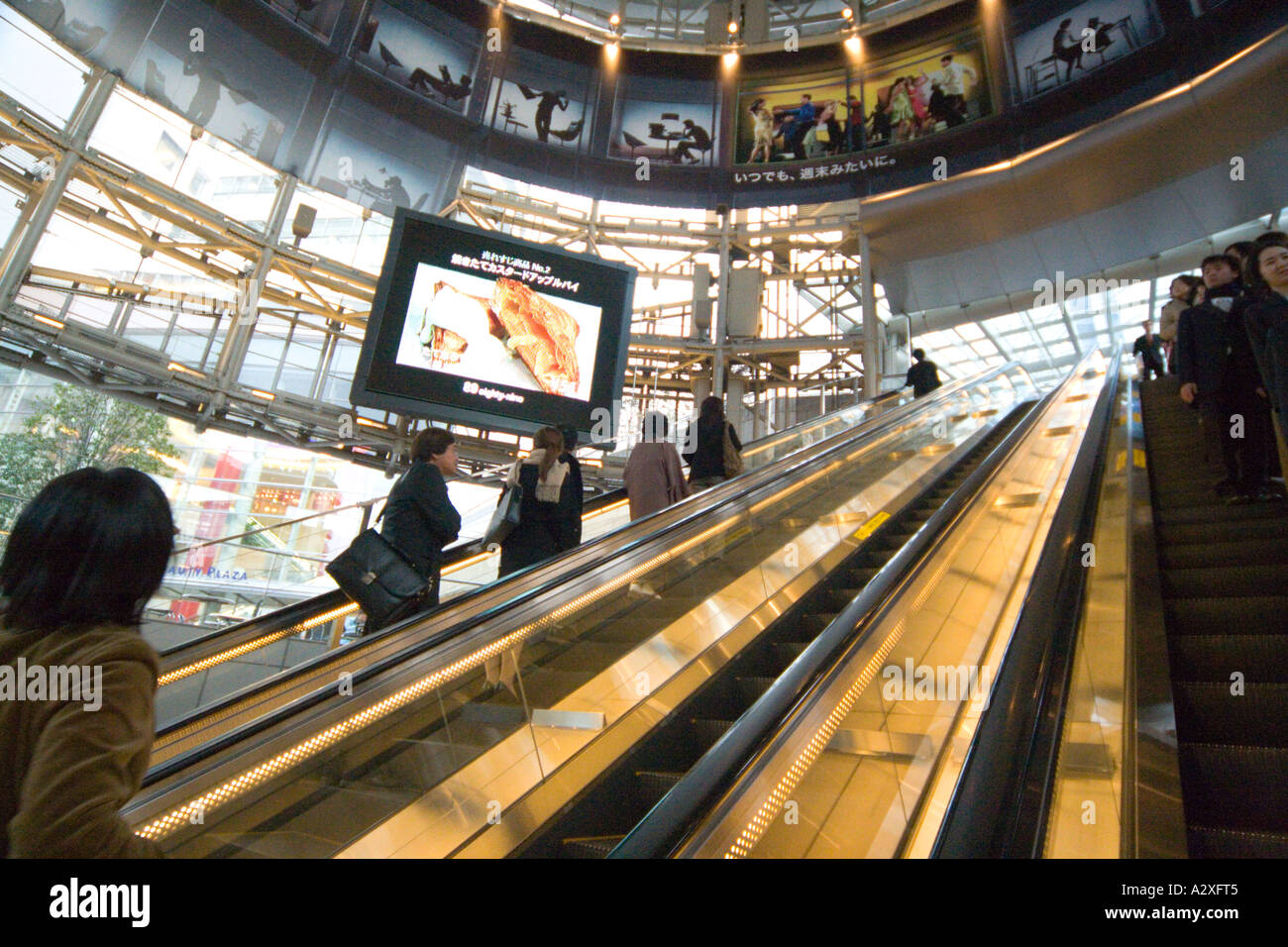 Roppongi Tokyo Japan Subway Station And Shopping Complex At Roppongi Hills Stock Photo Alamy