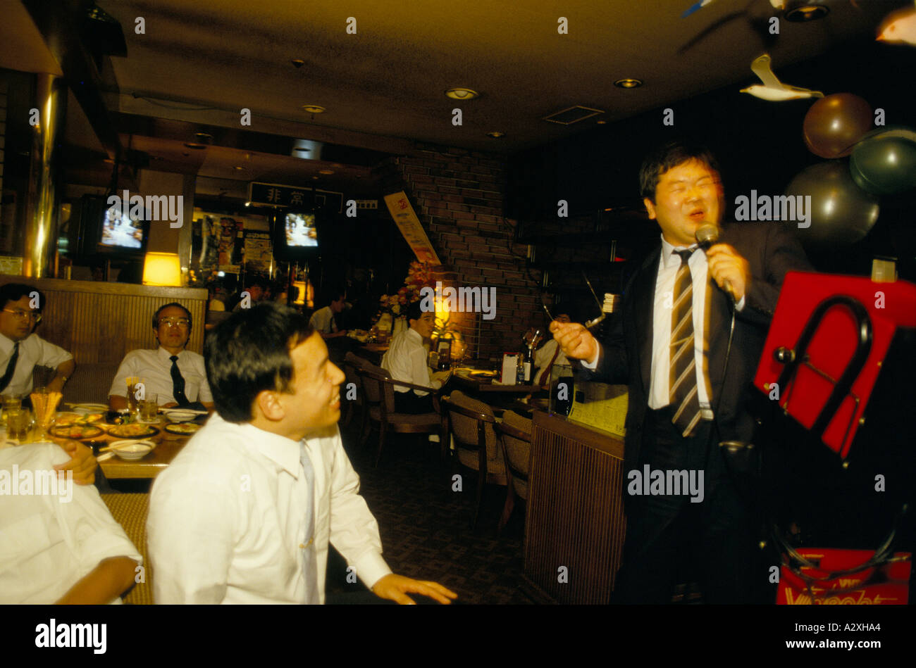 Businessmen in karaoke bar tokyo hi-res stock photography and images - Alamy