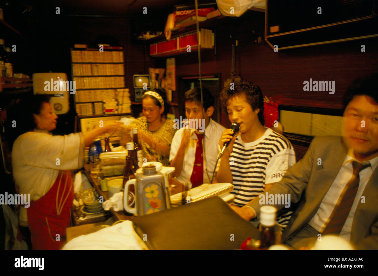 tokyo karaoke bar Stock Photo - Alamy