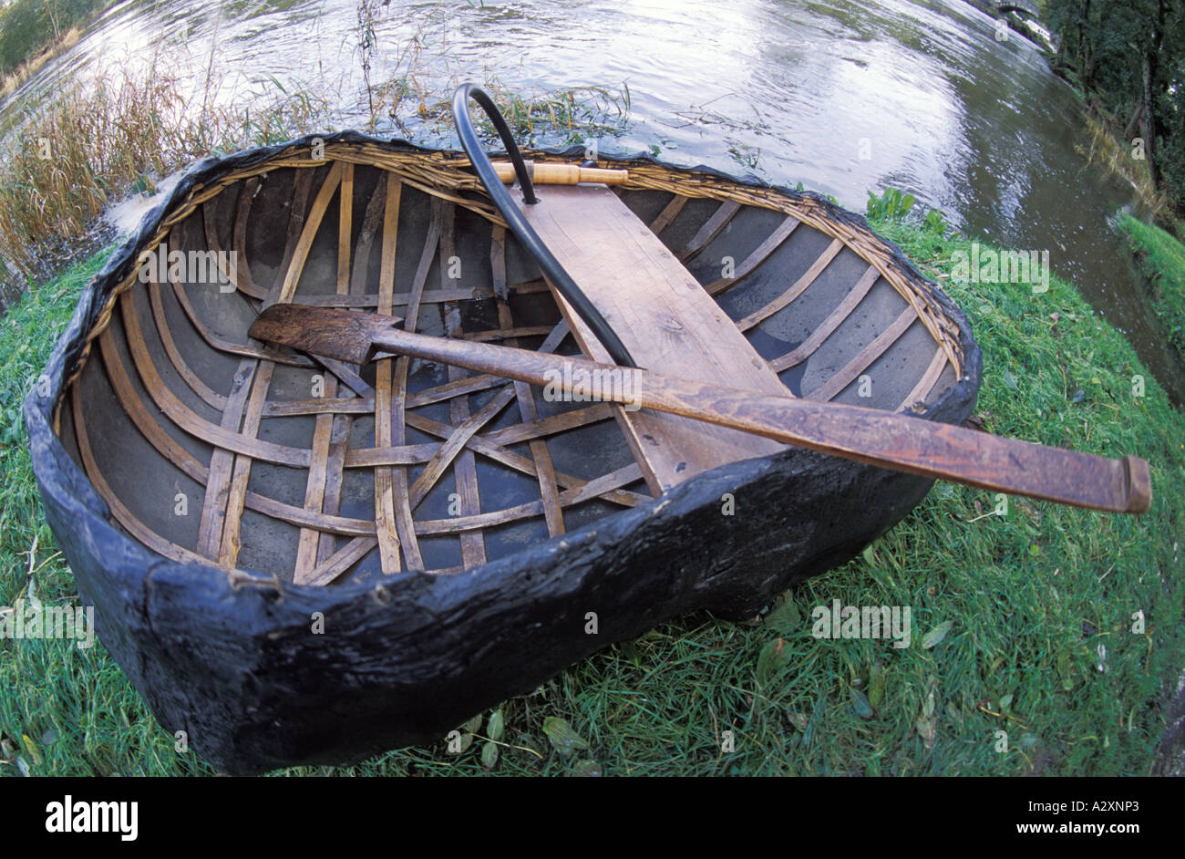Coracle Fishing Boat Stock Photos & Coracle Fishing Boat Stock Images