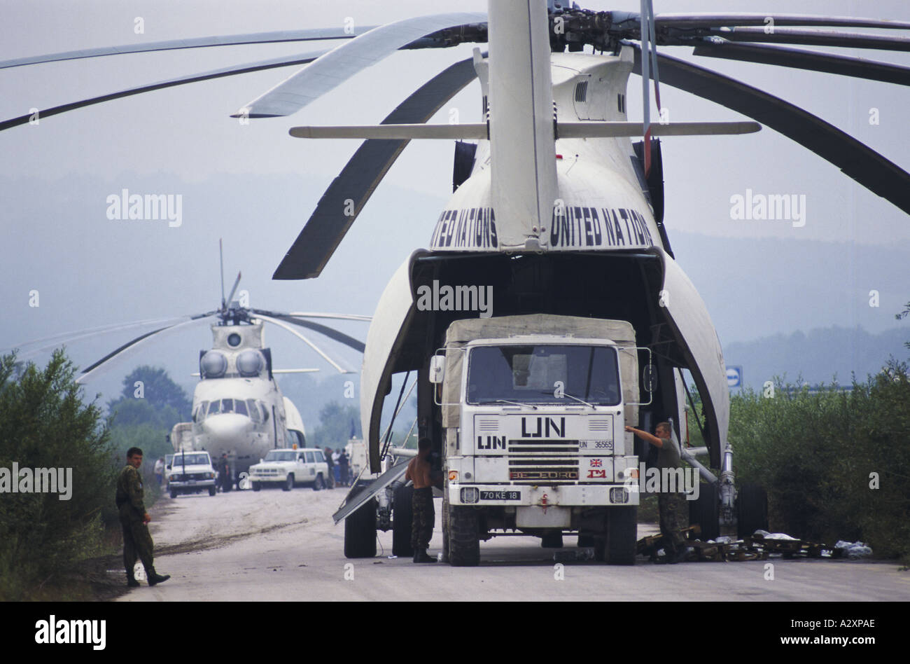 un helicopters unload supplies 1995 Stock Photo