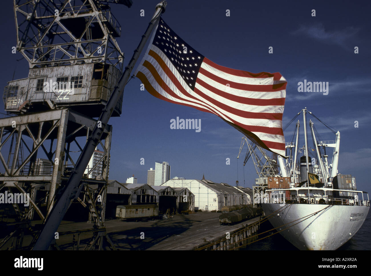 mozambique 1987 american ship in maputo port april 1987 1987 Stock Photo