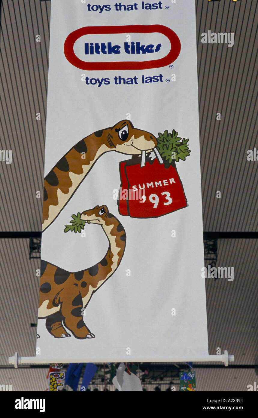 dinosaur culture milton keynes dinosaurs as figures on little tikes promotional banner 1993 Stock Photo