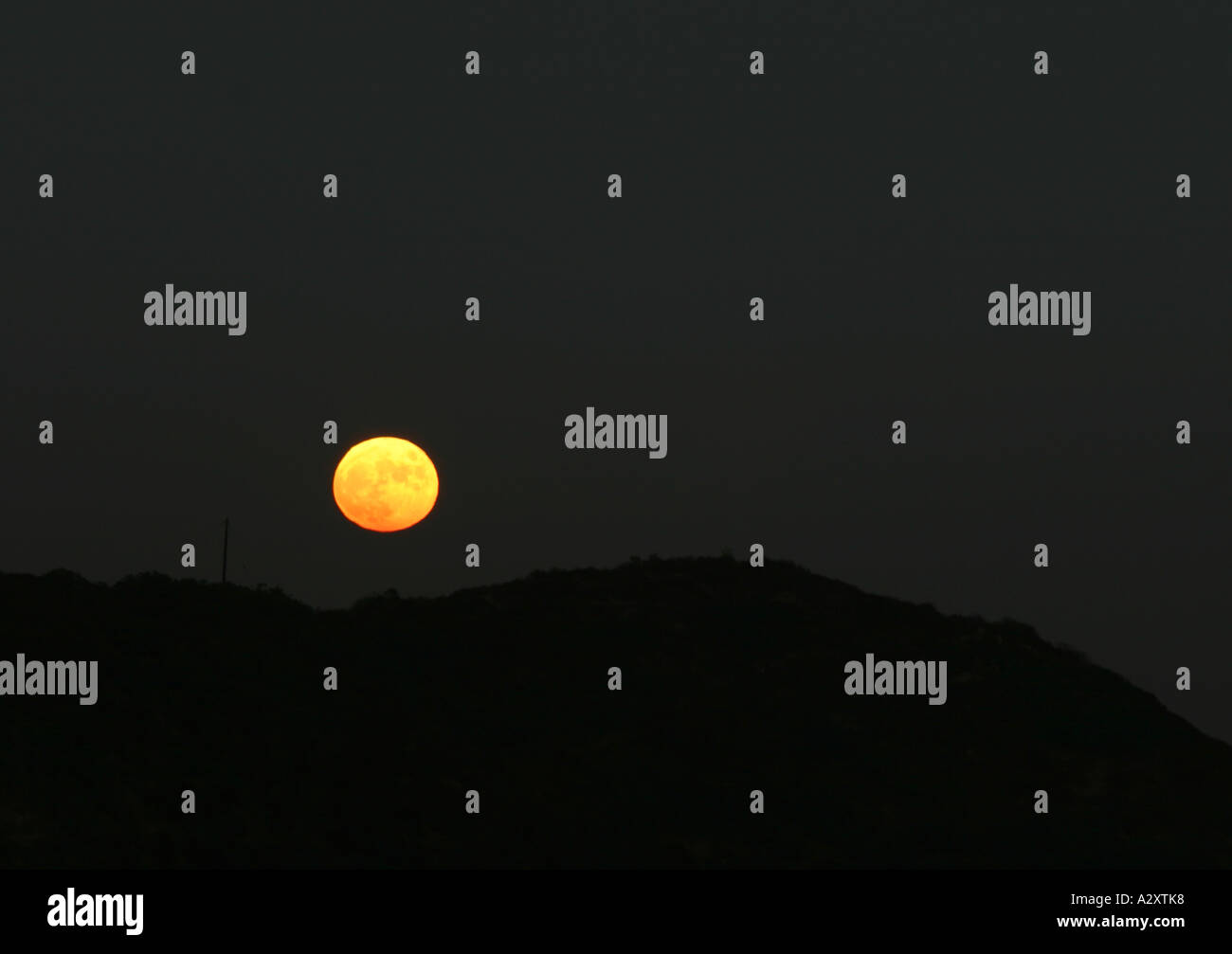 Moon rising over Los Angeles Stock Photo - Alamy