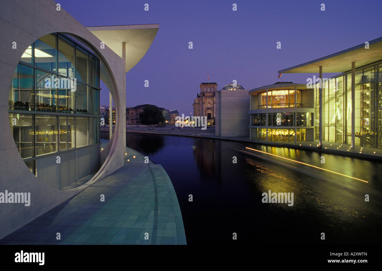 Berlin. Government Buildings. Marie-Elisabeth-Lueders-Building (left) and Paul-Loebe-Building (right) and river Spree. Stock Photo