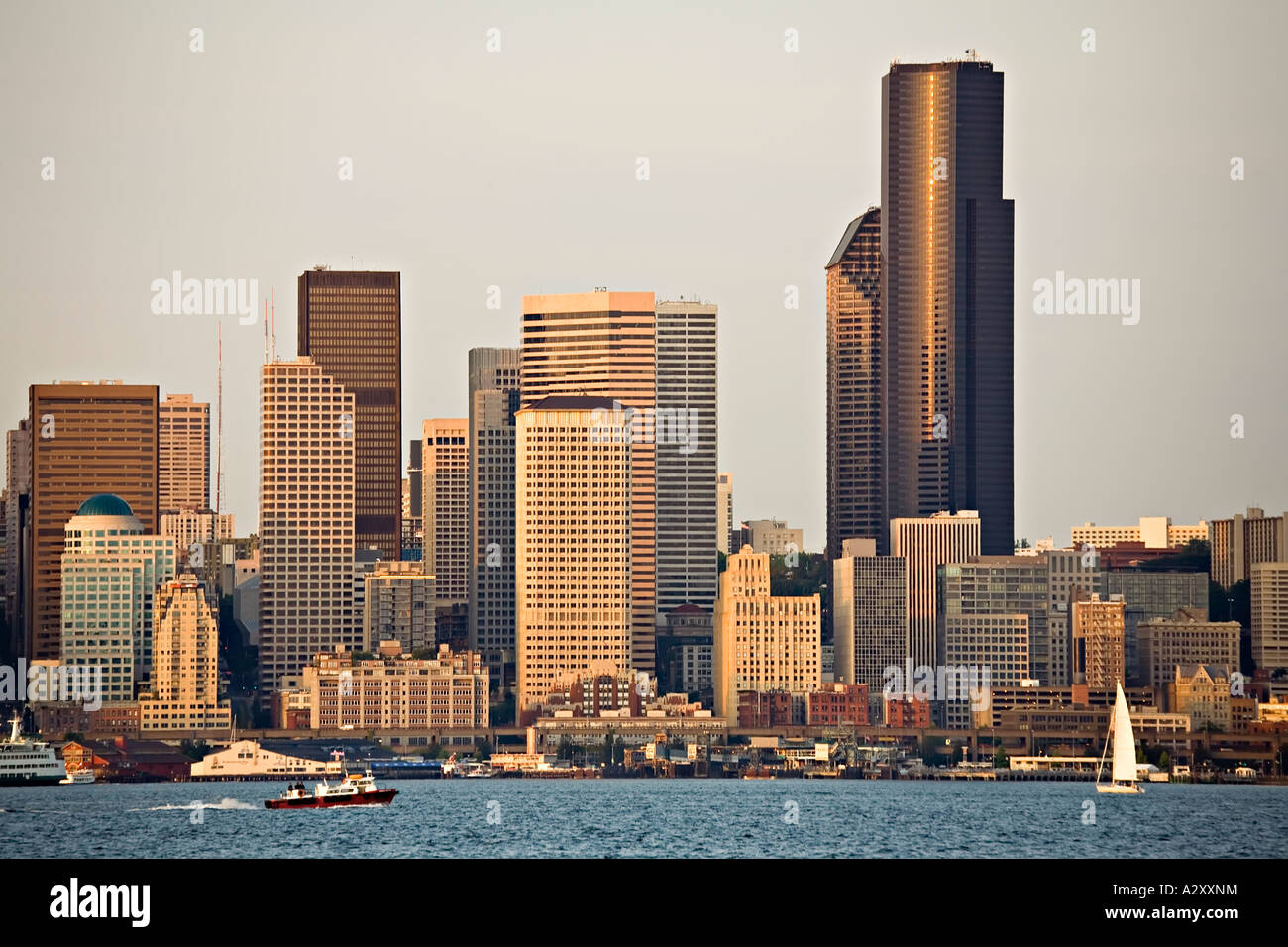 Harbor and skyline hi-res stock photography and images - Alamy