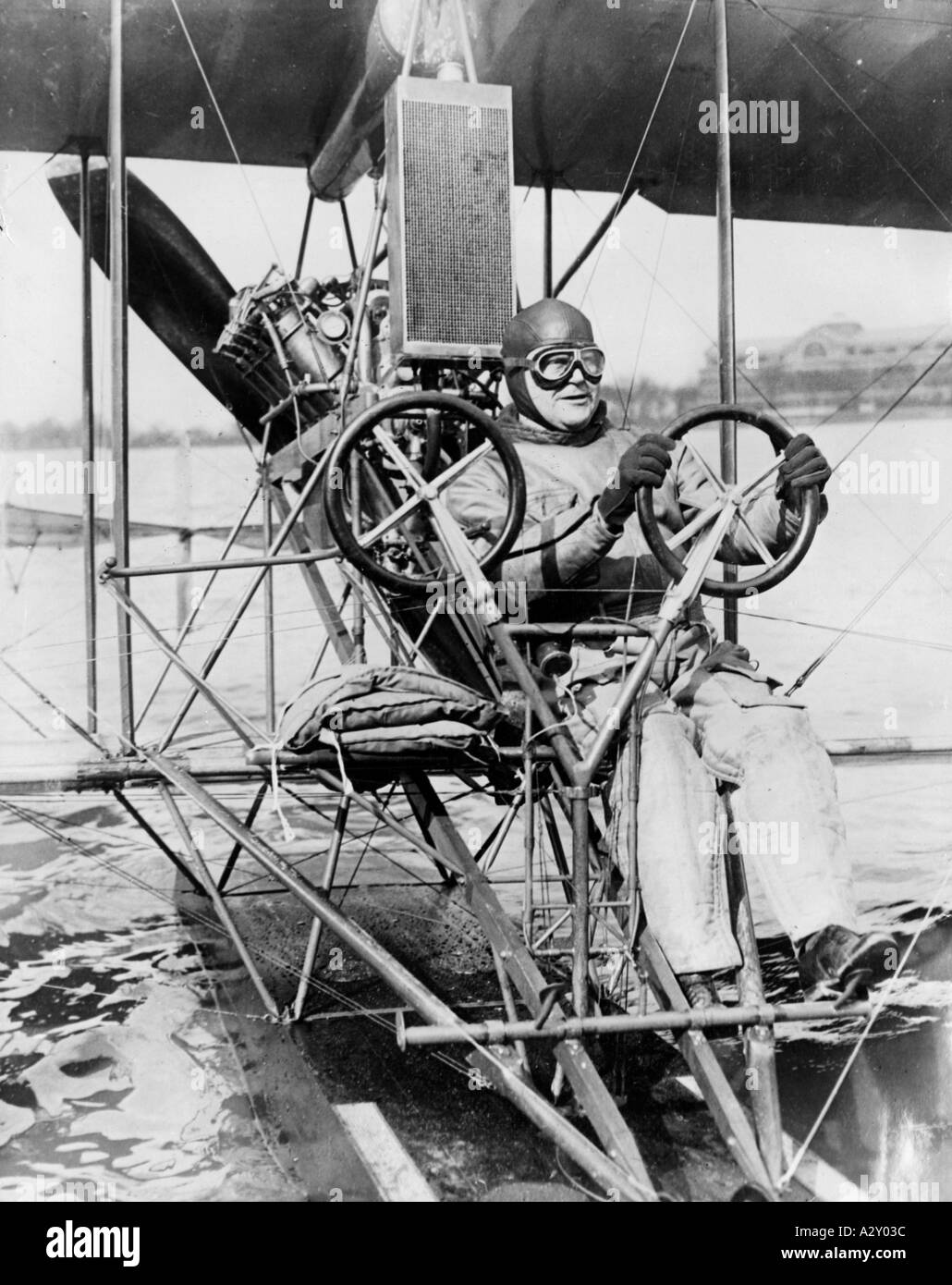 Flugzeug pilot Black and White Stock Photos & Images - Alamy