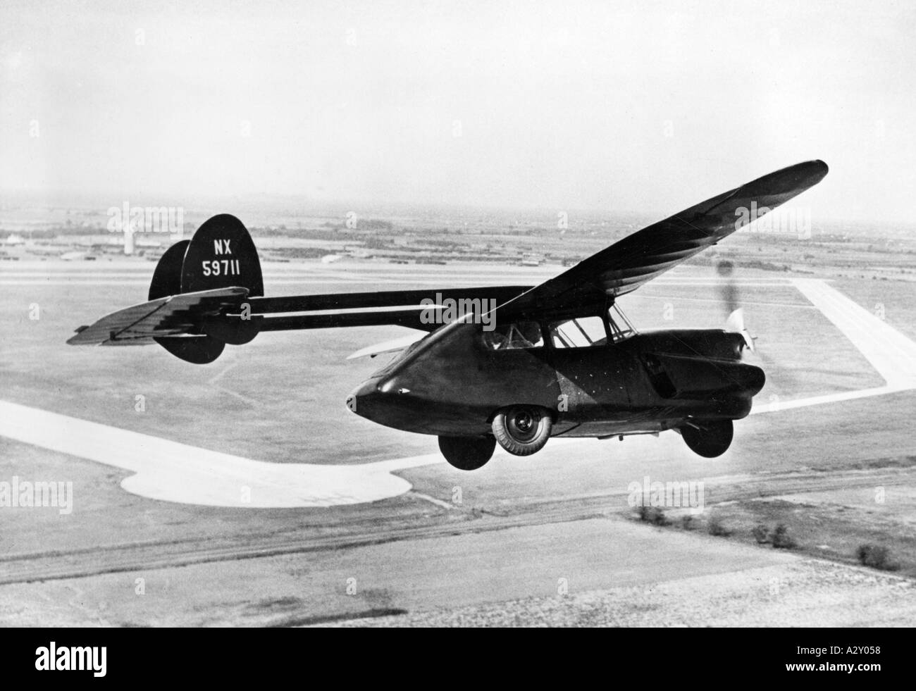 In 1946 American airplane and automobile makers realized their dream of individual airborne transport The additions required for flight could be dismantled within five minutes allowing the car plane to be parked in the garage at home Amerikanische Flugzeug und Autokonstrukteure verwirklichen 1946 mit diesem Modell ihre Vision vom Individualverkehr in der Luft Die Aufbauten sind innerhalb von fuenf Minuten zu entfernen und das Automobil Flugzeug kann einfach in der heimischen Garage geparkt werden Curious Moments S 244 Stock Photo