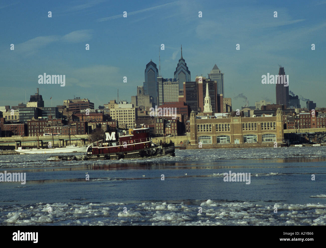 Tug Boat on the Delaware River at Philadelphia Stock Photo Alamy