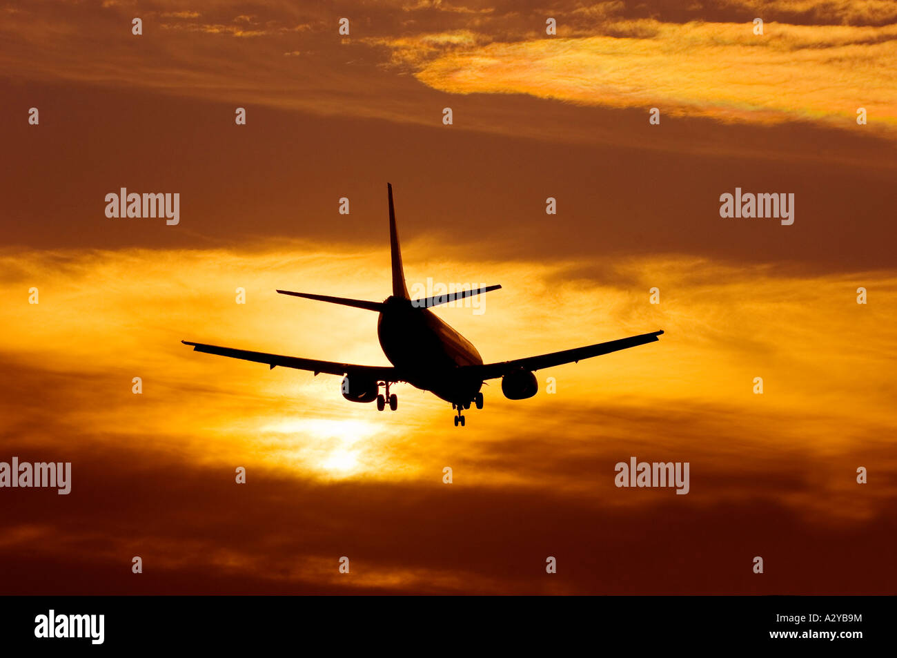 Airplane wings in sunset hi-res stock photography and images - Alamy