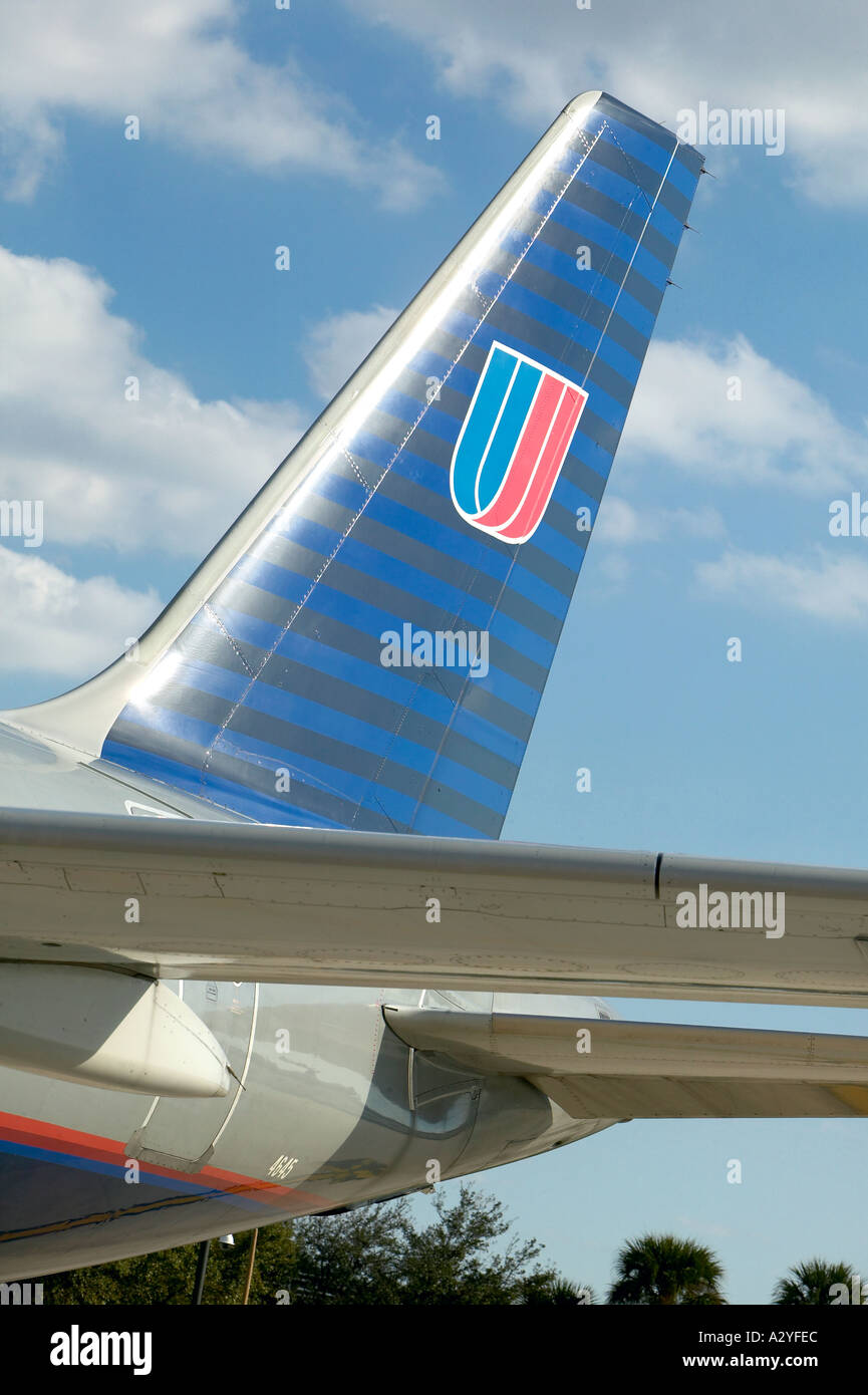 United Passenger Airplane Tail Horizontal And Vertical Stabilizers And Wing  Stock Photo - Alamy