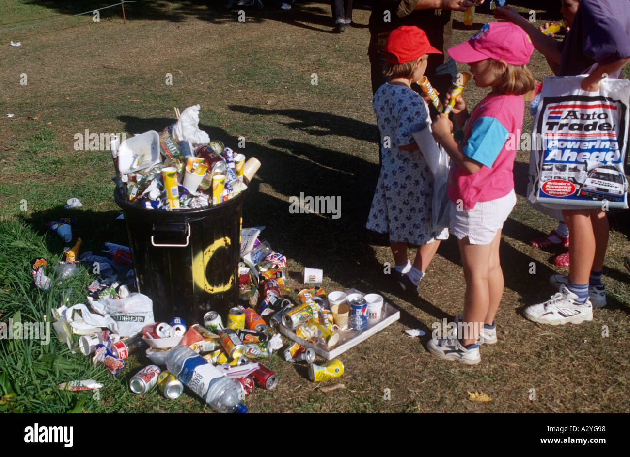 Child littering hires stock photography and images Alamy