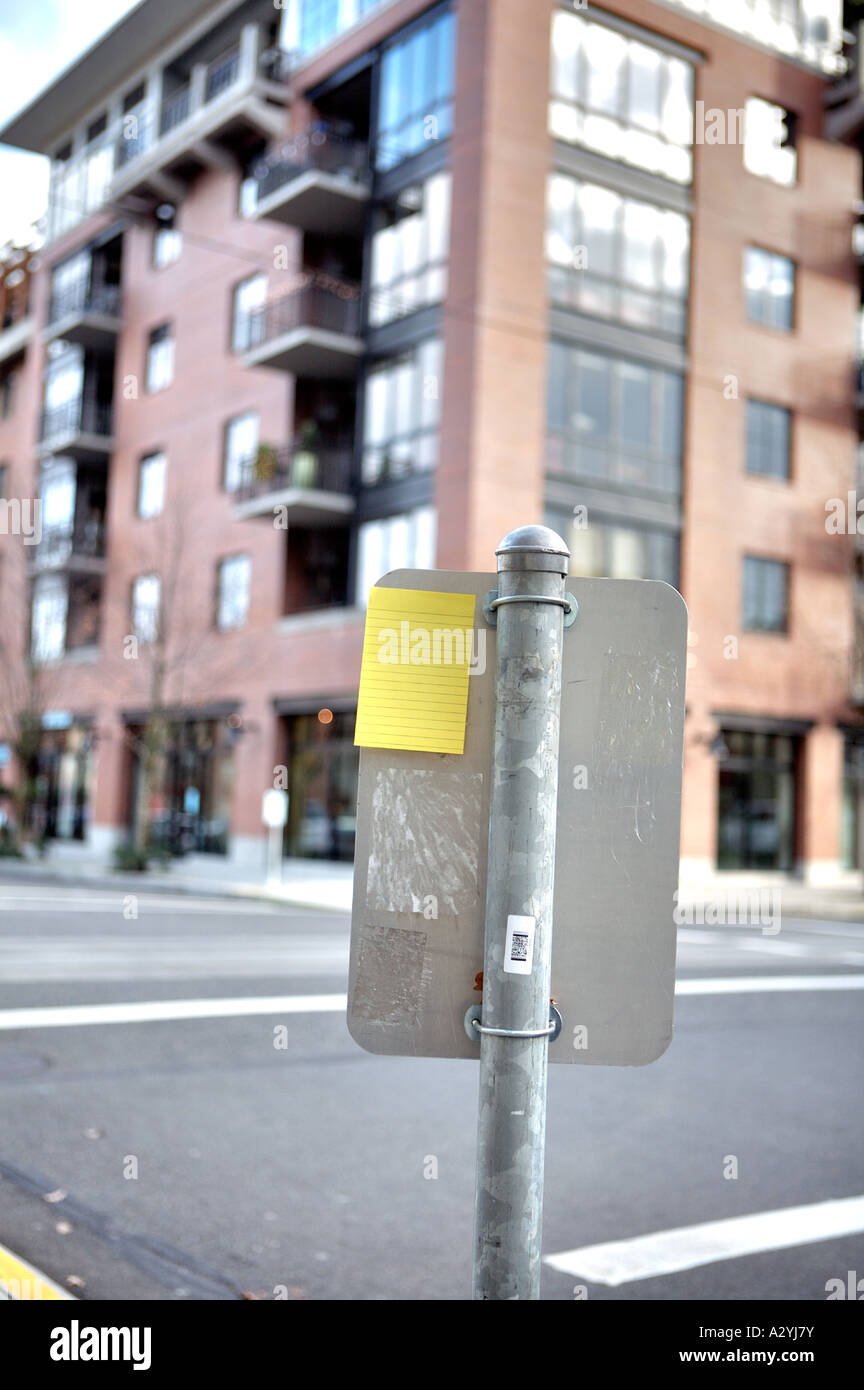 Note On Sign Post note blank sign post it Stock Photo - Alamy