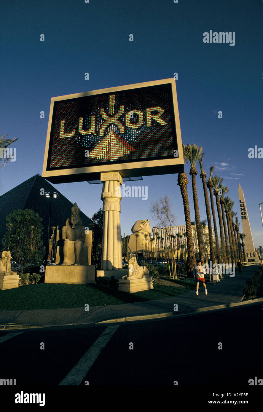 Las Vegas 94 >> New Luxor Hotel In Las Vegas 1994 Stock Photo 3467869 Alamy Las Vegas 94 >> New Luxor Hotel In Las Vegas 1994 Stock Photo 3467869 Alamy