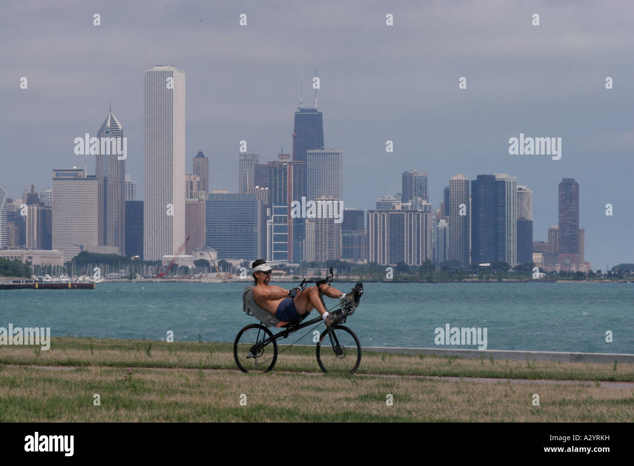 bike riding Chicago lake michagin downtown bike skyline bikepath path