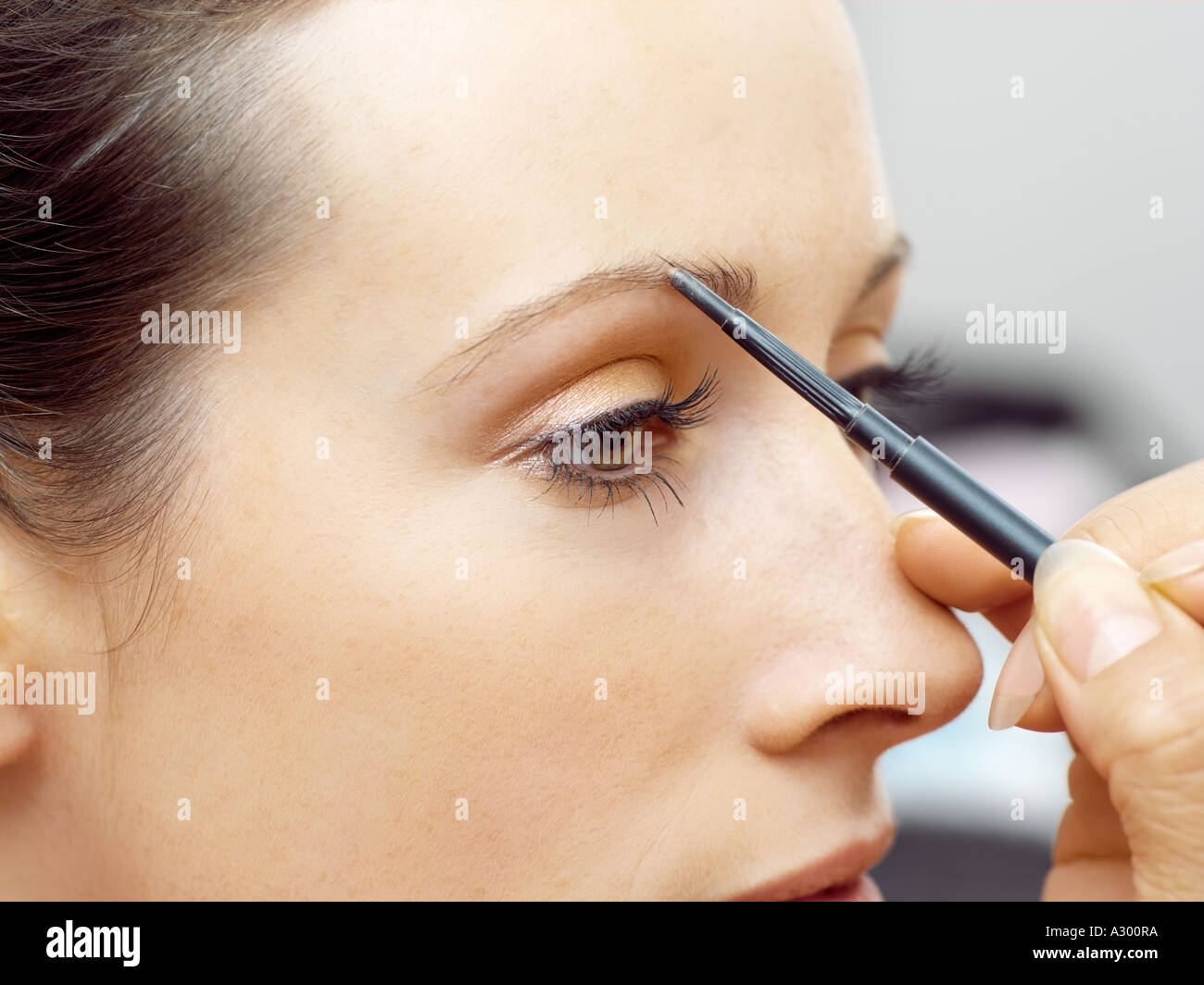 Eye brow pencil hires stock photography and images Alamy