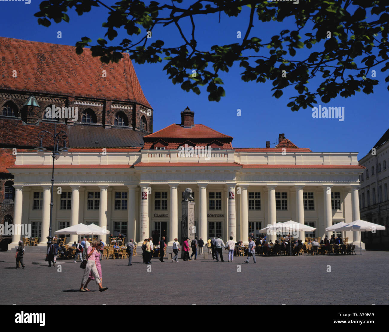 Neues Gebäude, Am Markt, Schwerin, Mecklenburg-Vorpommern, Germany. Stock Photo
