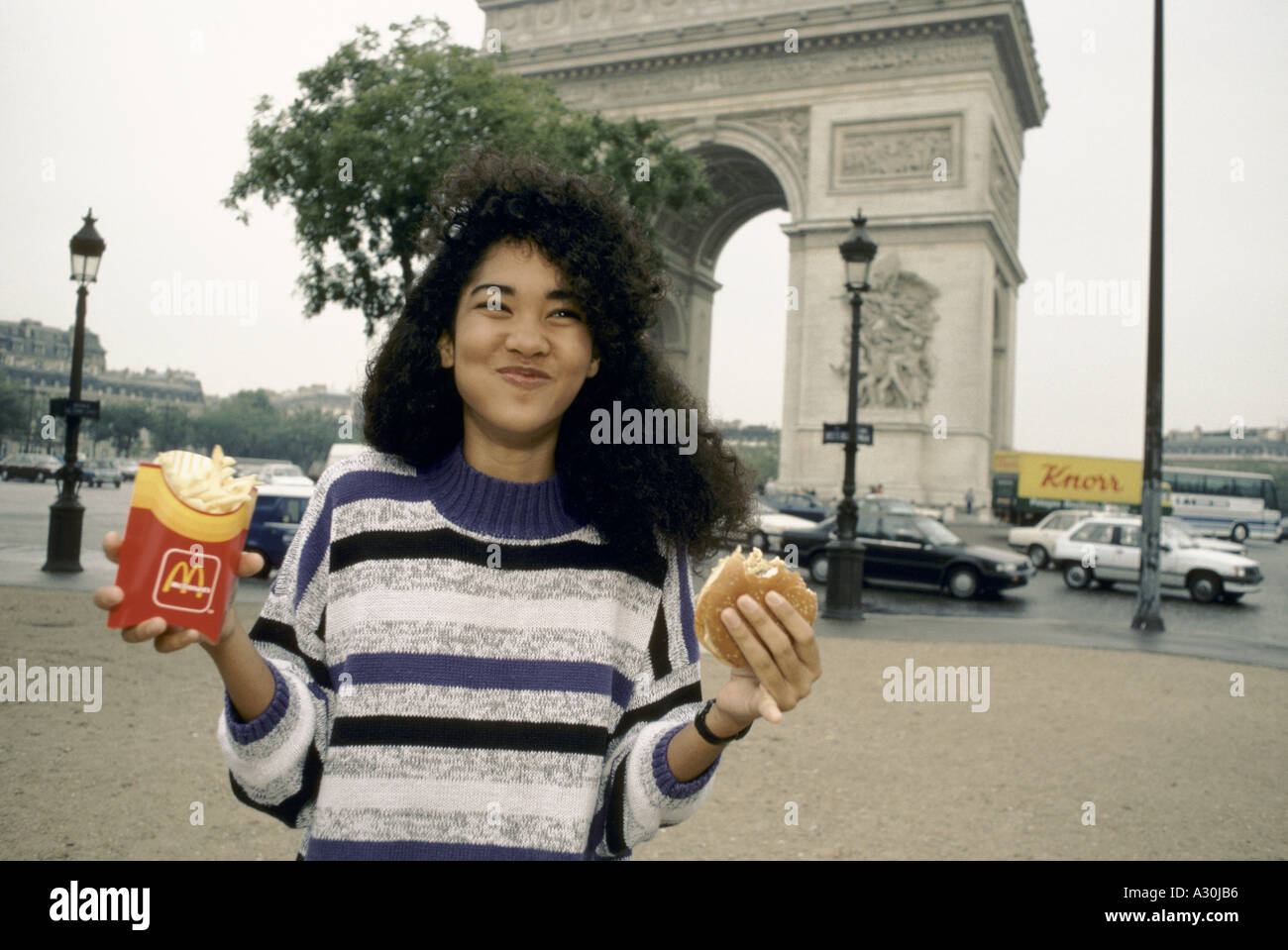 woman eating fastfood paris france Stock Photo