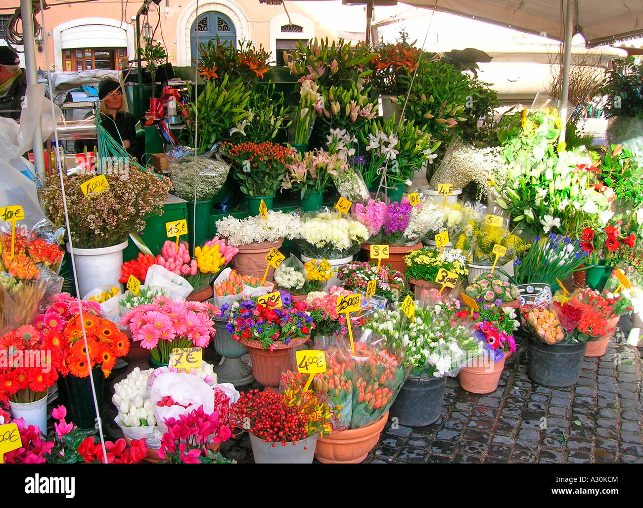 FLOWER STALL, CAMPO DE FIORI MARKET, ROME, ITALY Stock Photo Alamy