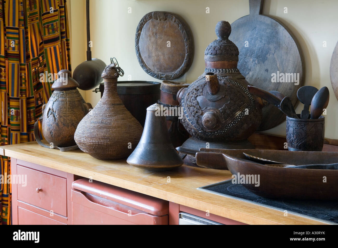 Sub saharan african artifacts hires stock photography and images Alamy