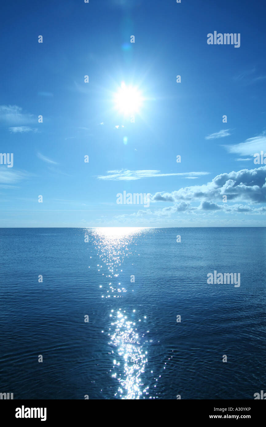 Sunlight off the water hi-res stock photography and images - Alamy