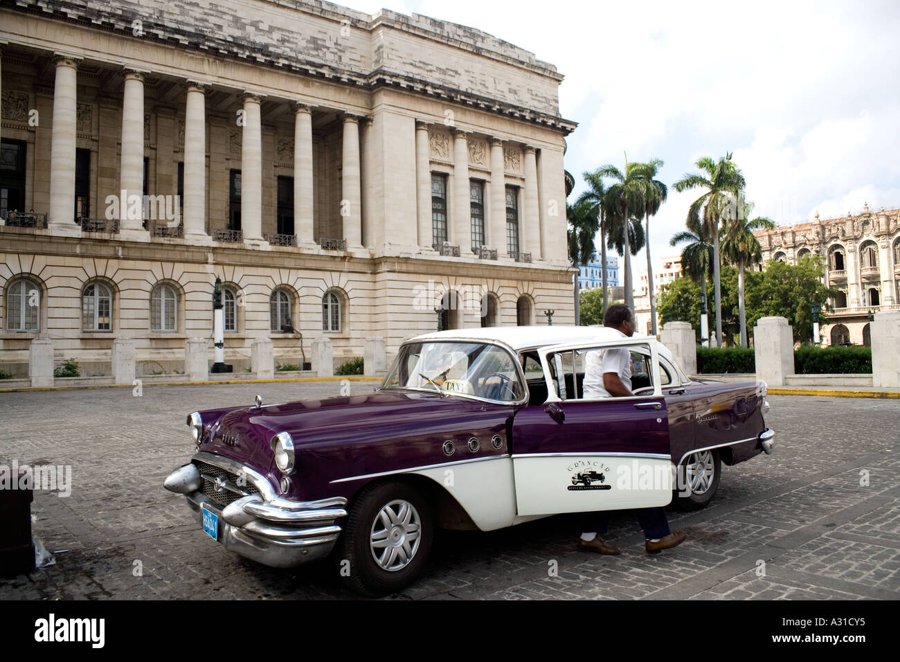 Old American Buick car outside the Capitolio Nacional, Havana, Cuba Stock Photo