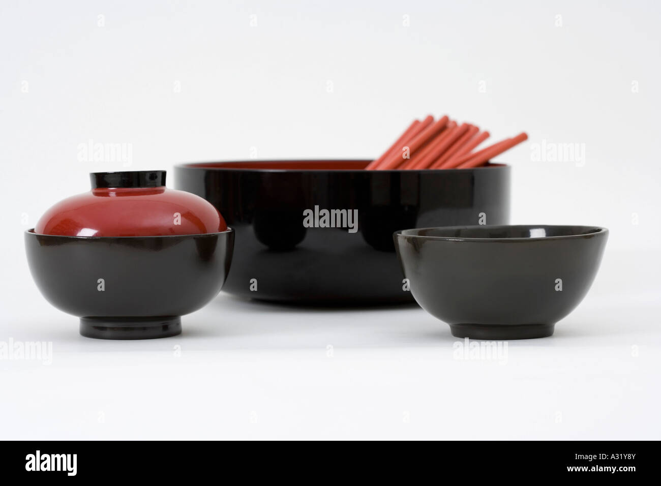 Japanese serving dishes and chopsticks Stock Photo Alamy