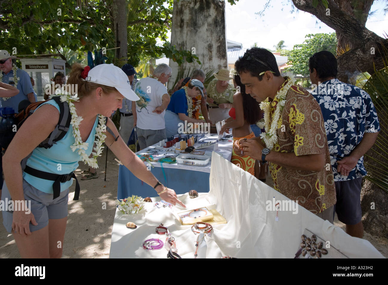 Shopping for balck pearls Takapoto Tuamotu Islands French Polynesia Stock Photo