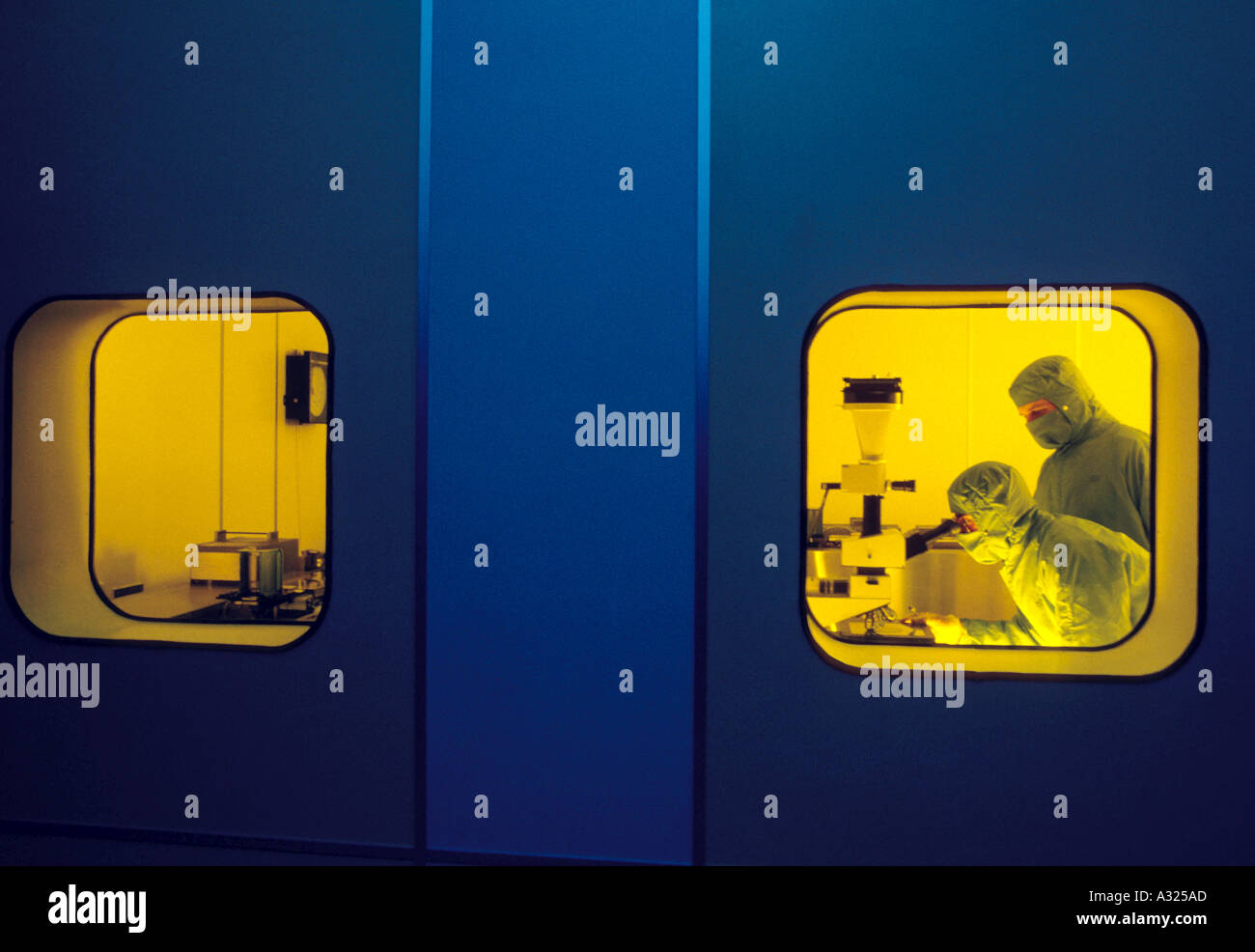 Covering A Lab Window Clean room lab window hi-res stock photography and images - Alamy