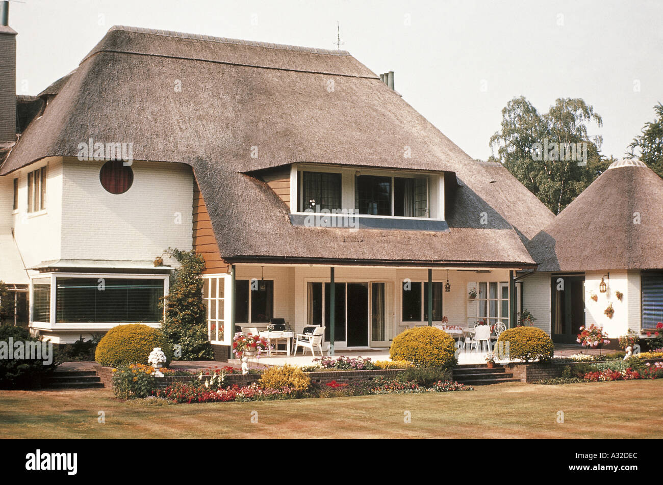 Traditional thatchroof house in Bussum, Holland Stock Photo Alamy