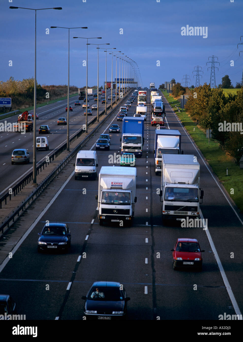 Heavy traffic on M1 motorway near Luton Hertfordshire UK Stock Photo ...