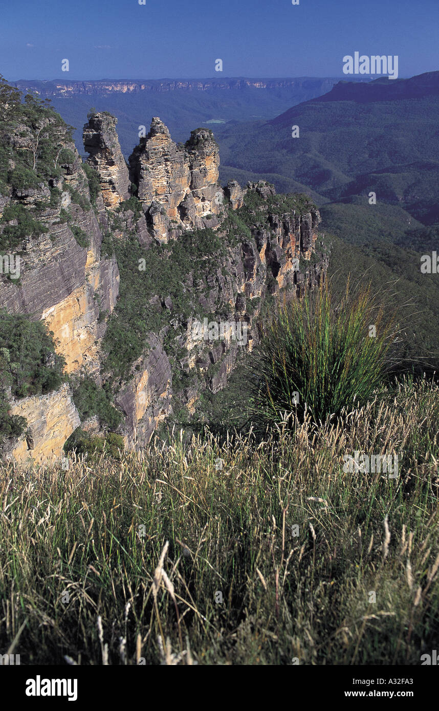 The Three Sisters famous rocky outcrop at Katoomba, NSW Stock Photo
