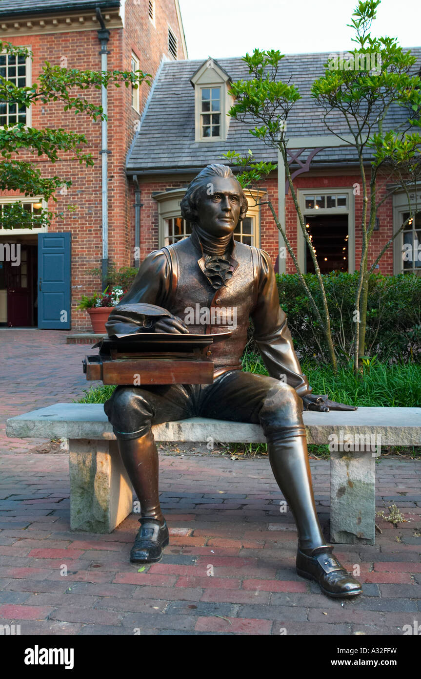 Thomas Jefferson Statue With Historic Buildings Behind It In Williamsburg Virginia Stock Photo Alamy