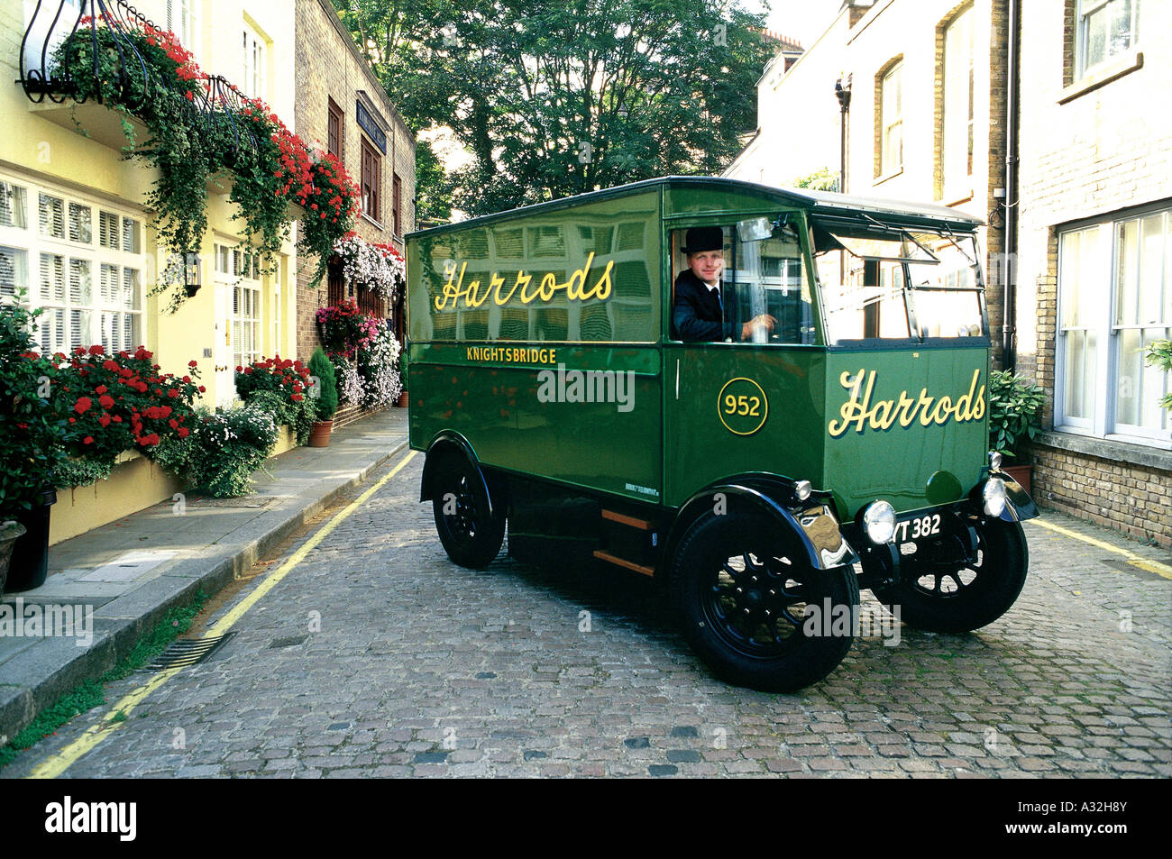 Harrods delivery van hires stock photography and images Alamy