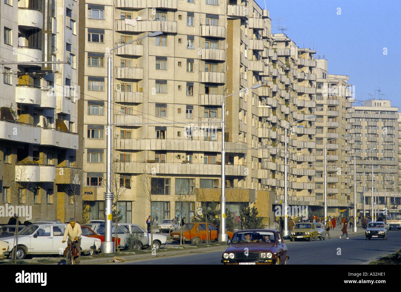Low rise housing hi-res stock photography and images - Alamy