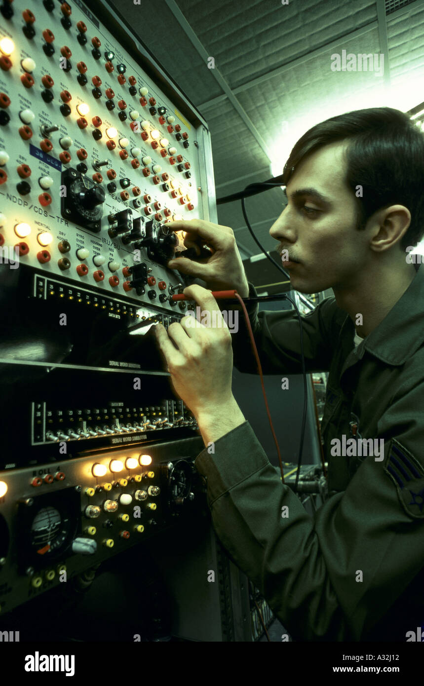 Electronics technician nuclear hires stock photography and images Alamy