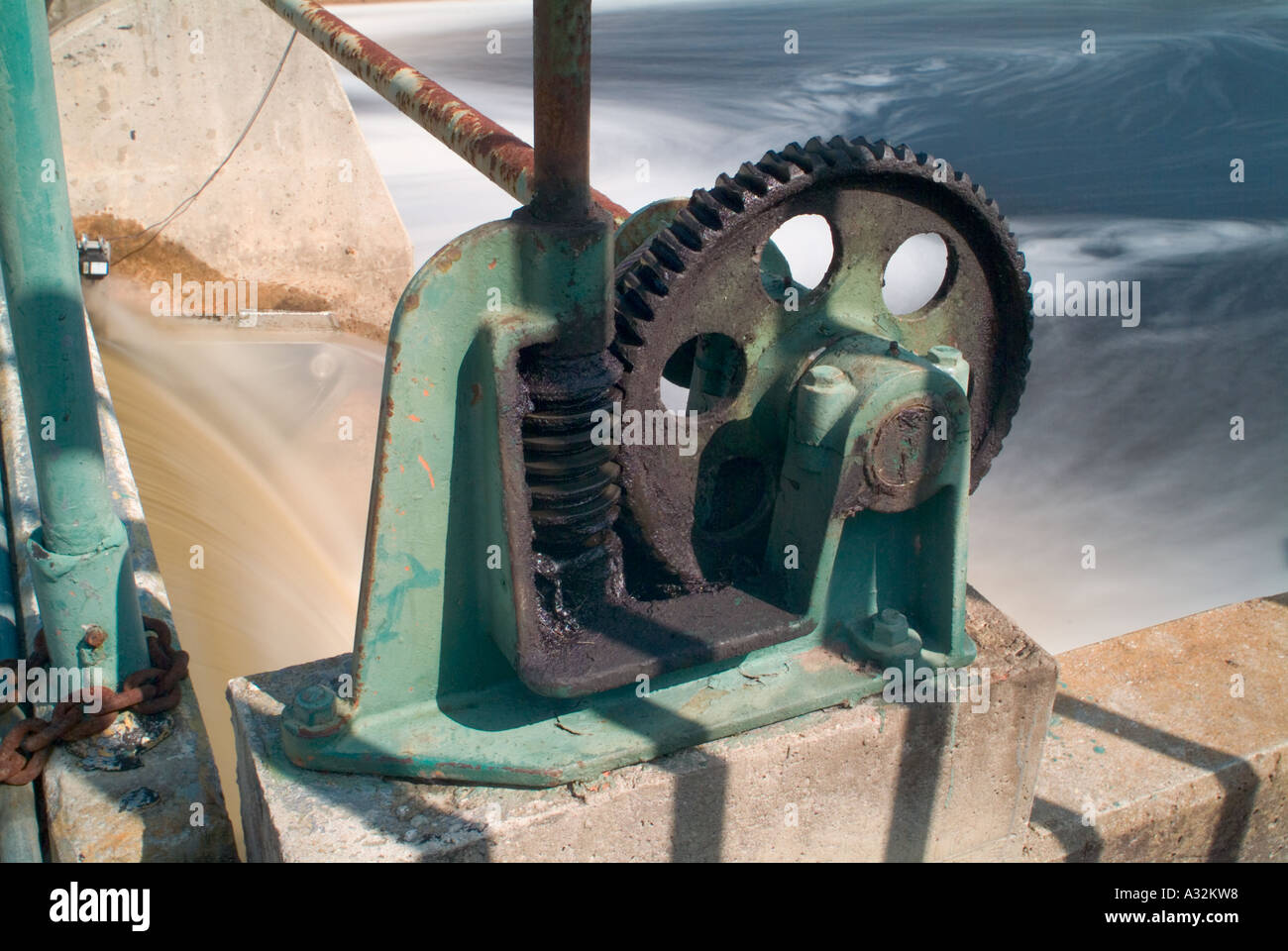 worm gear used on water control structure gears mechanical advantage