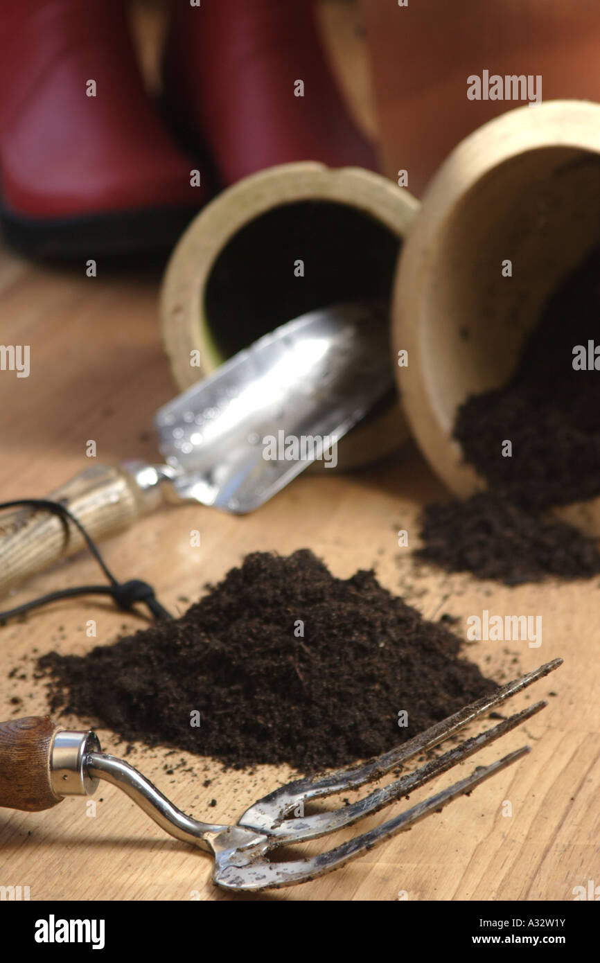 Soil plant spade hi-res stock photography and images - Alamy