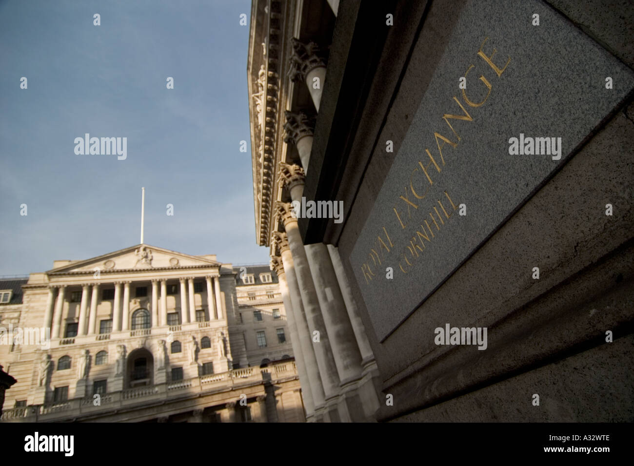 Bank of england and royal exchange hi-res stock photography and images ...