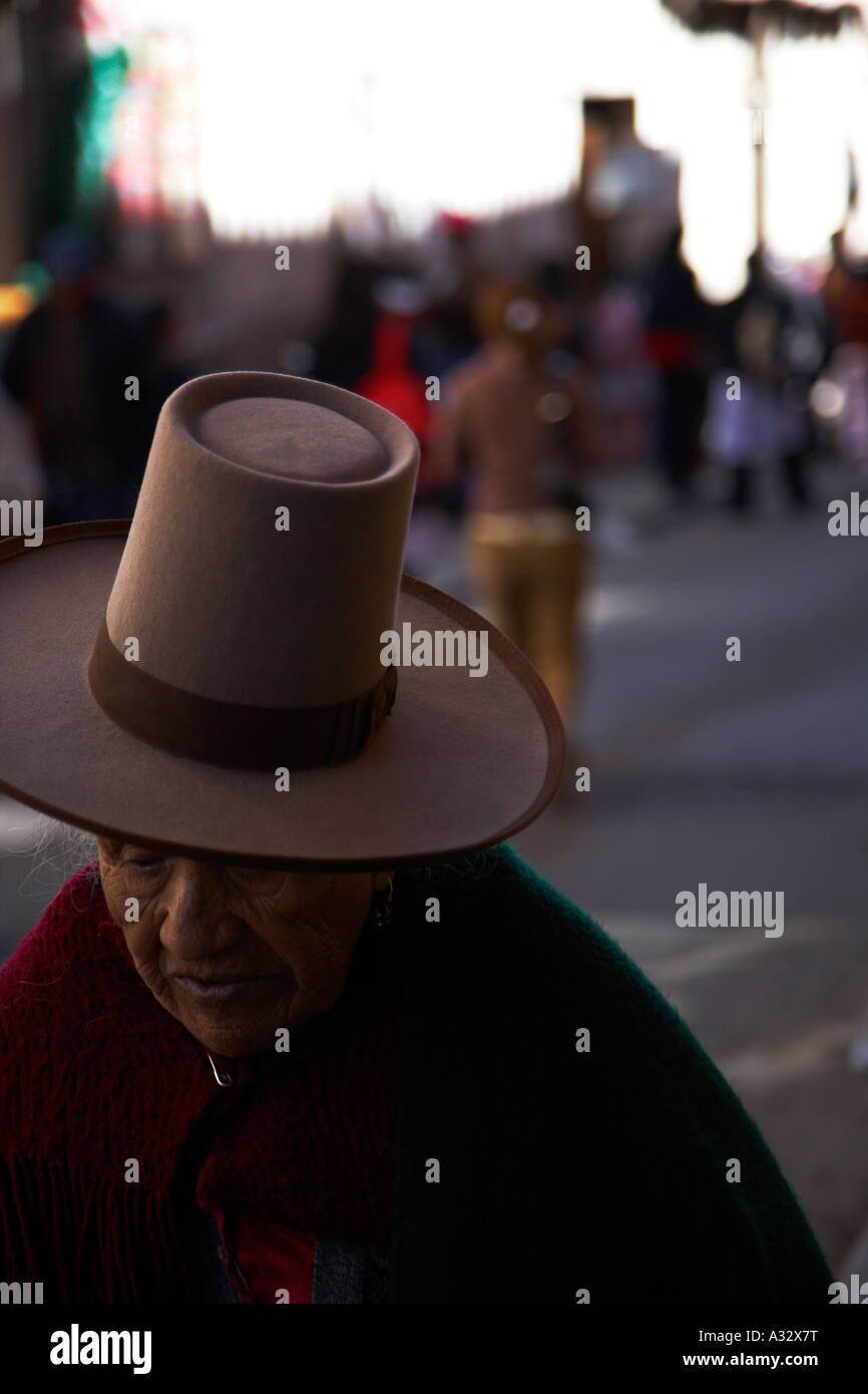 Big hat old women hi-res stock photography and images - Alamy