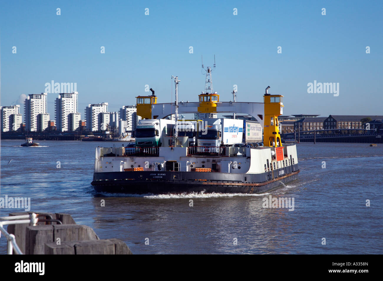 Woolwich Ferry Earnest Bevan crossing the Thames Stock Photo Alamy
