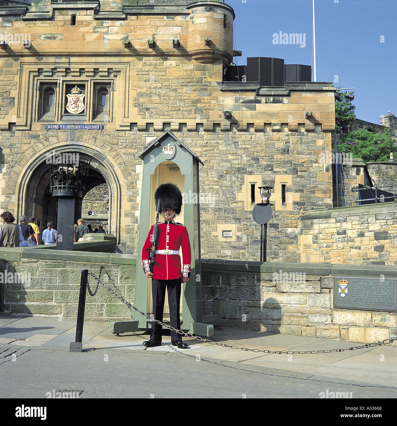 Guard Edinburgh Castle Hi-res Stock Photography And Images, 46% OFF