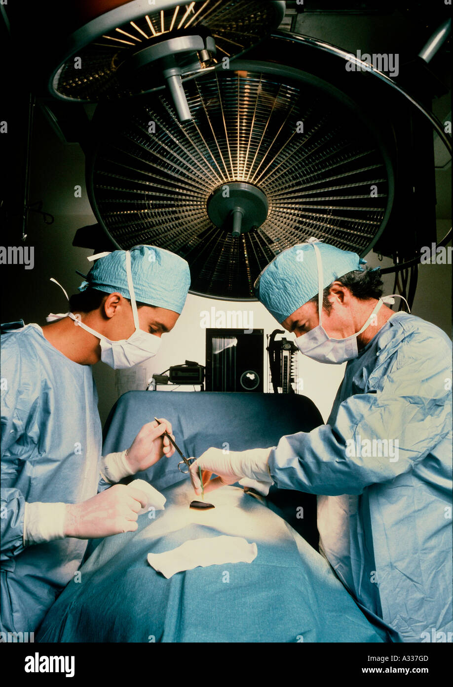 Surgeons operating MR 20E Stock Photo