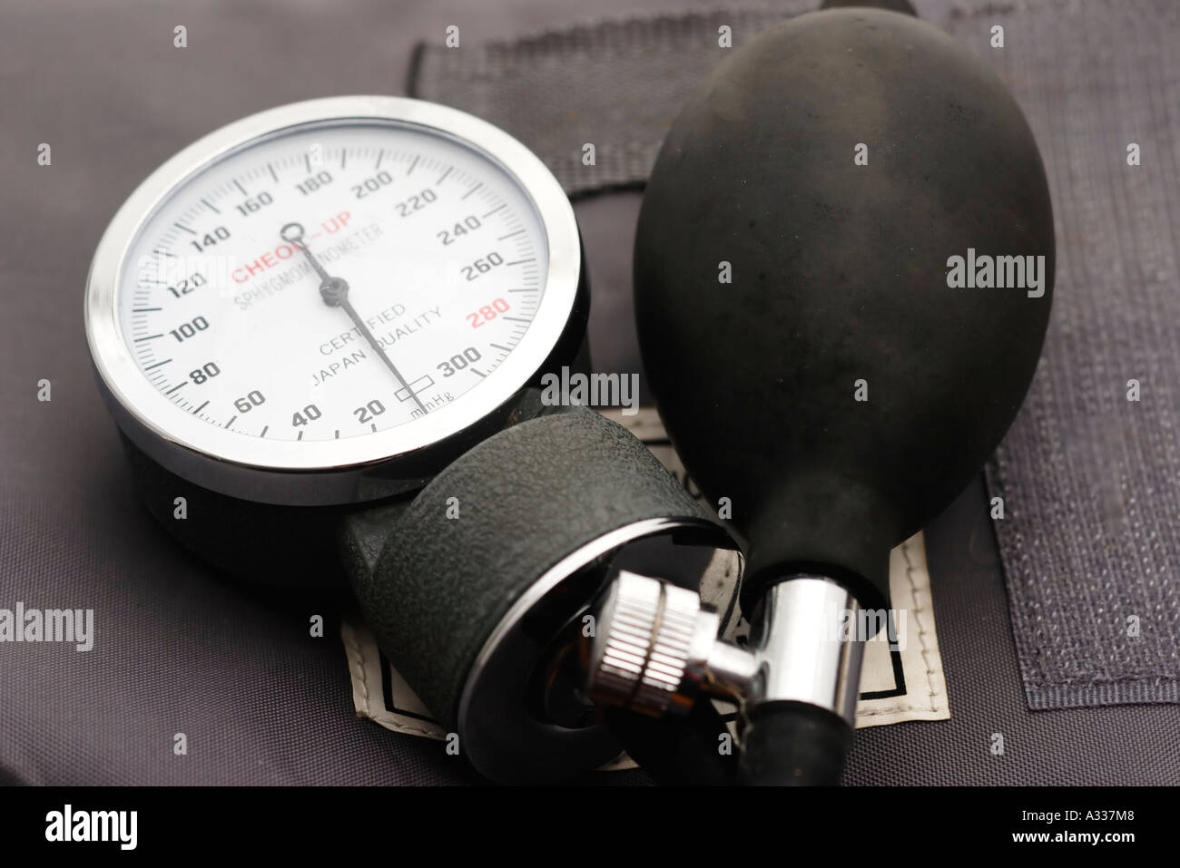 Sphygmomanometer mercury hires stock photography and images Alamy